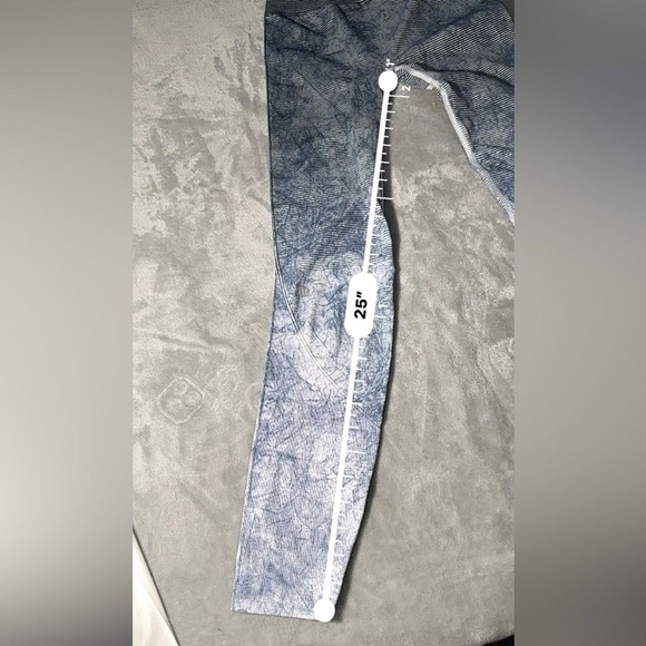 Lululemon Ebb To Train Tight Wash Leggings. Ombré Size 4. Retail- $118 Stretch - Picture 9 of 10